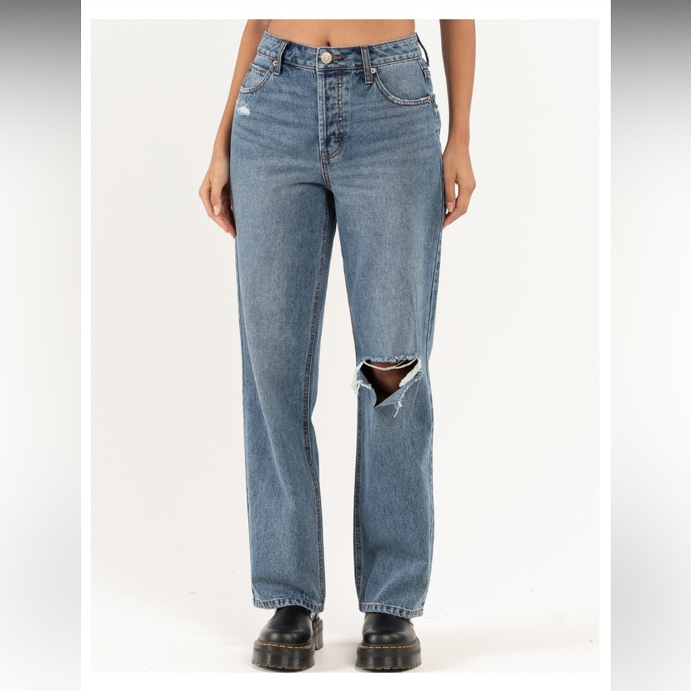 RSQ size 31 High Rise Straight Leg Jean With distressed knee Medium Wash